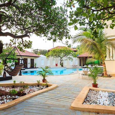 Amritara Aura Resort & Spa Мандрем Екстериор снимка